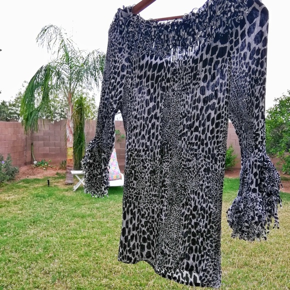 Agora Animal Print Crinkle Top - Picture 4 of 5